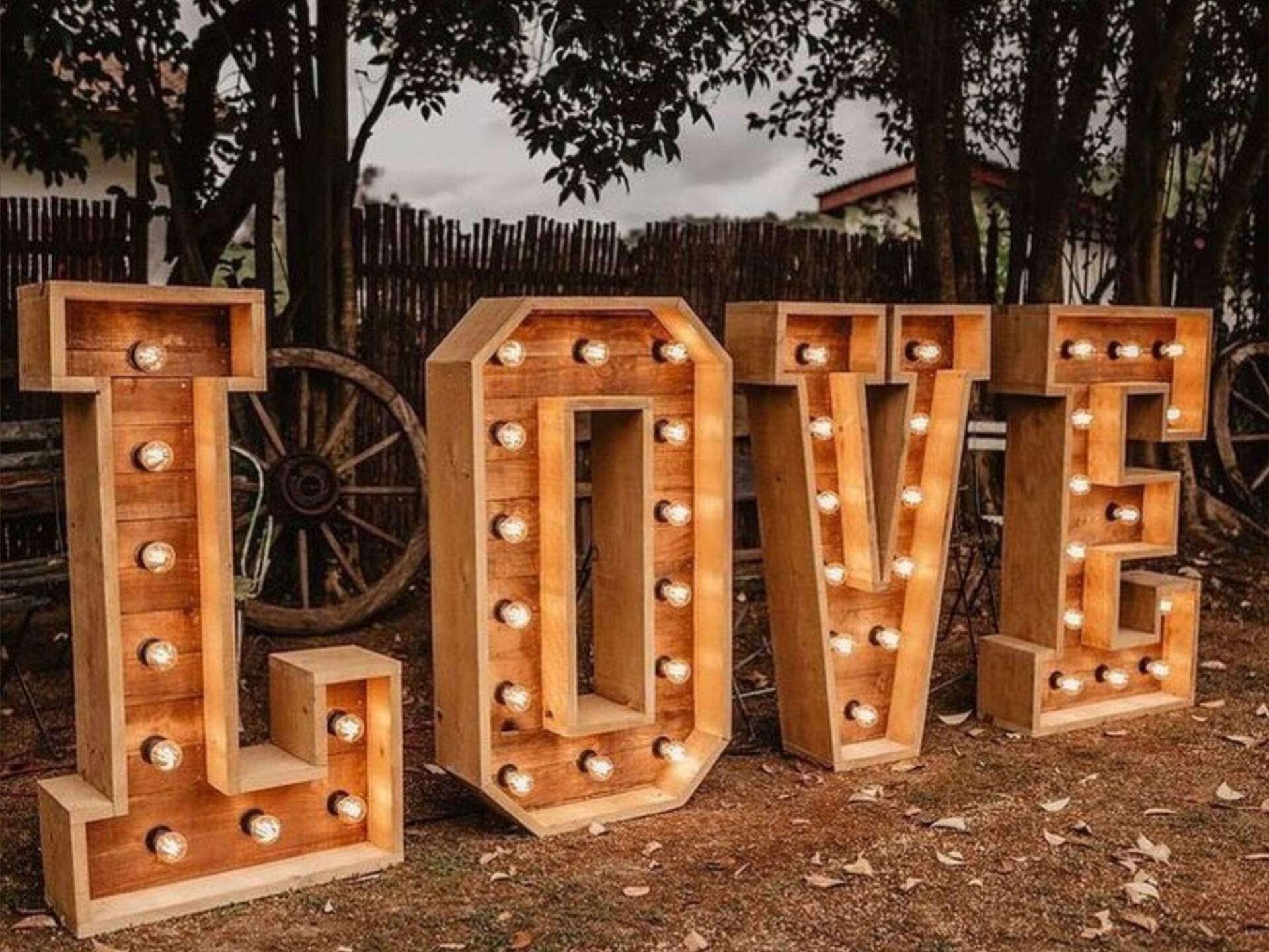 Lettres LOVE lumineuse de 2 mètres