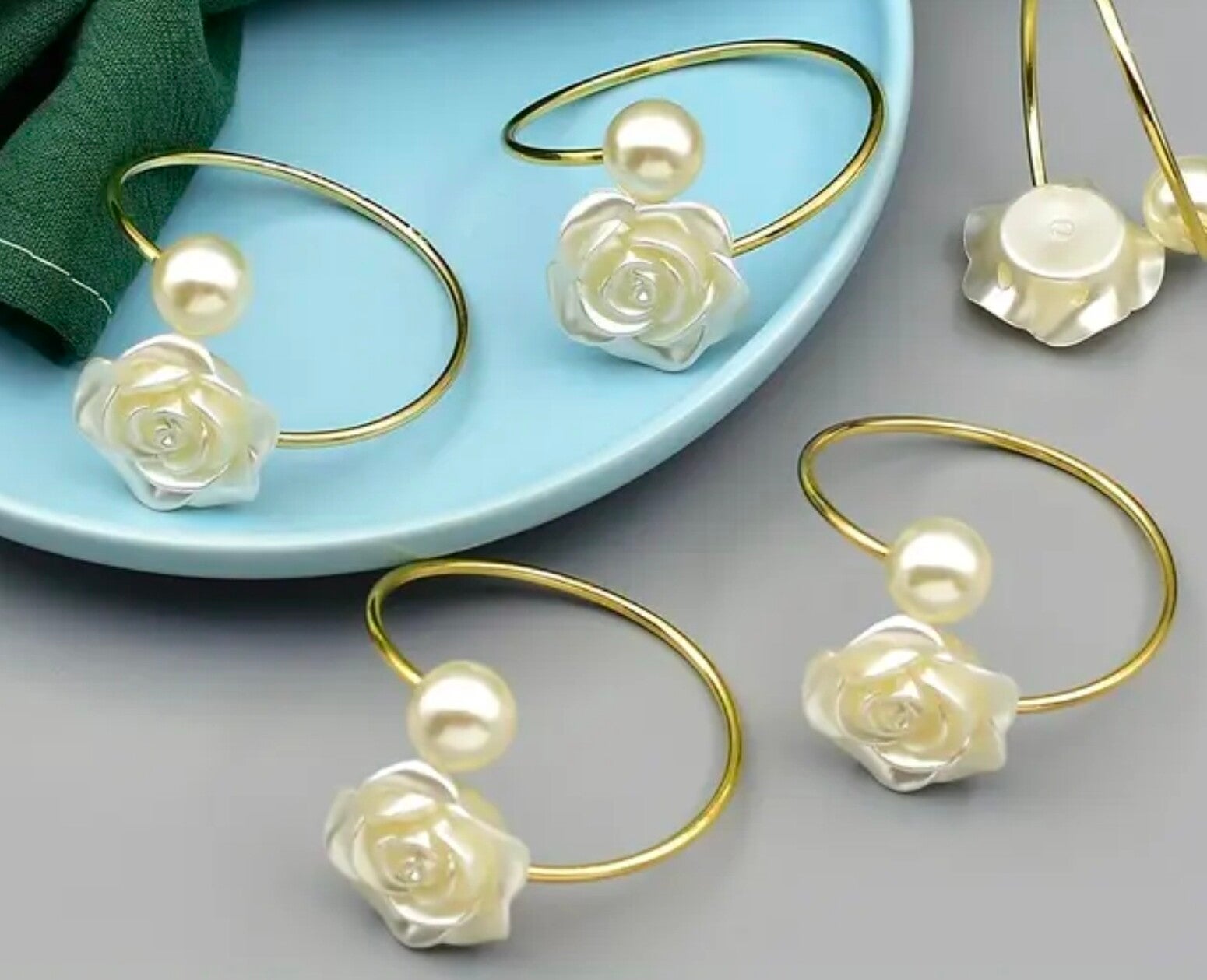 Rond de serviettes rose nacré,  lierre, jute, perles en bois et feuille dorée