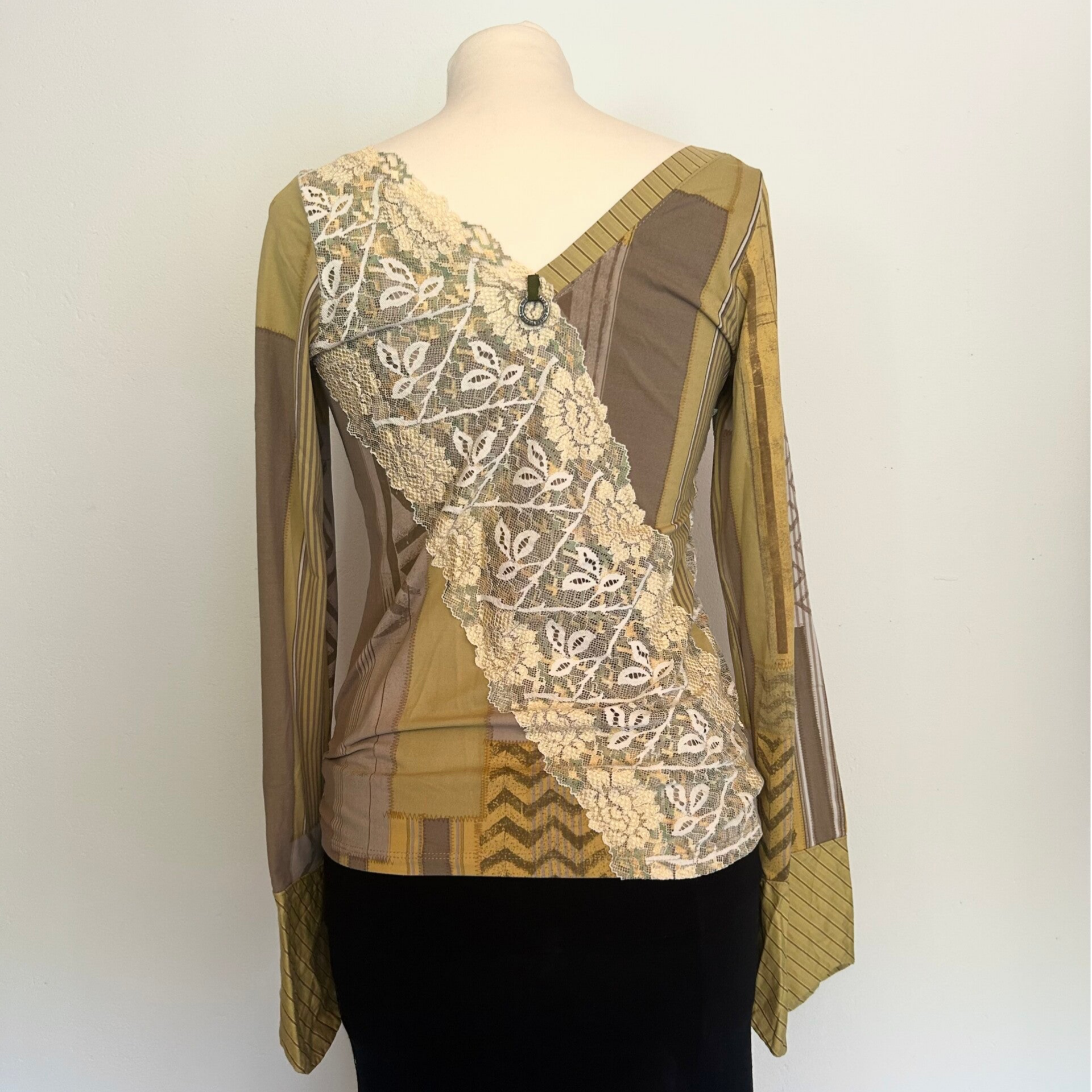 Save the Queen top