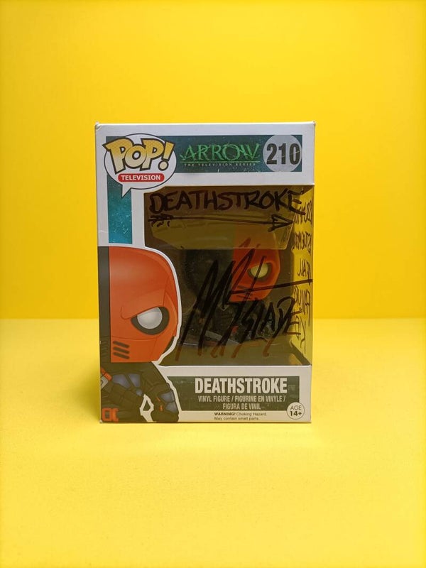 Television Funko Pop 210 Deathstroke (Signed by Manu Bennett) - DC Comics Arrow