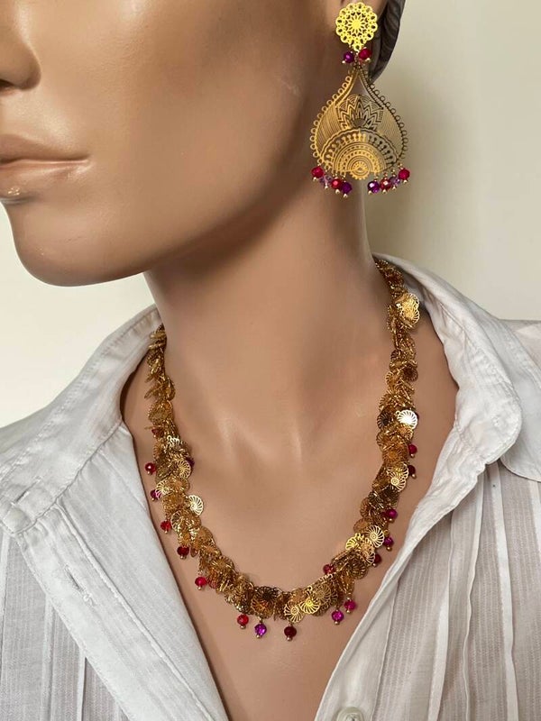 Vergulde filigraan ketting met rood en paars