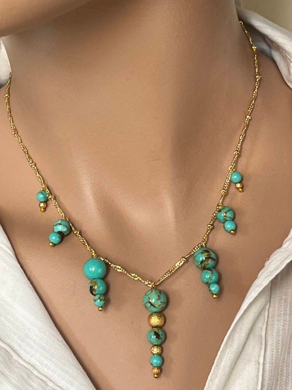 Set van groene jaspis ketting en creolen