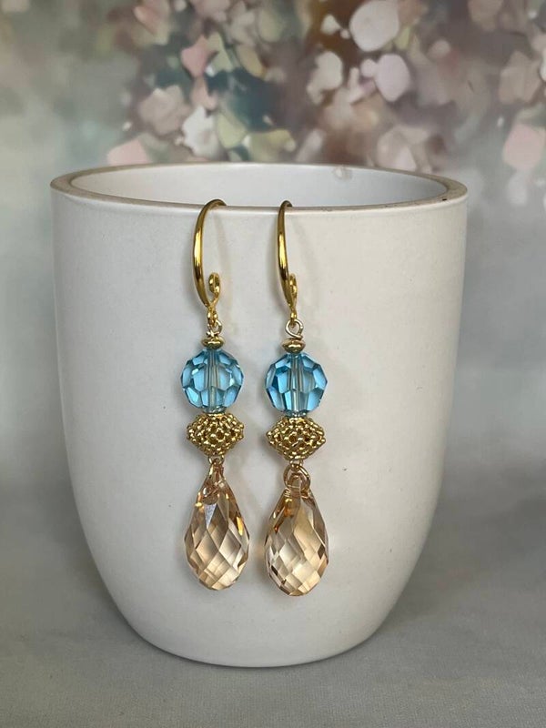 Champagnekleurige briolette met aquamarijnblauw