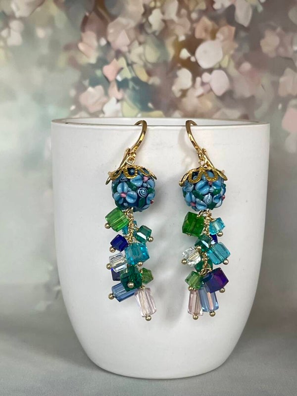 Lampwork met blauw en groene kristallen