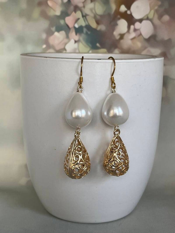 Witte glasparel met vergulde druppel