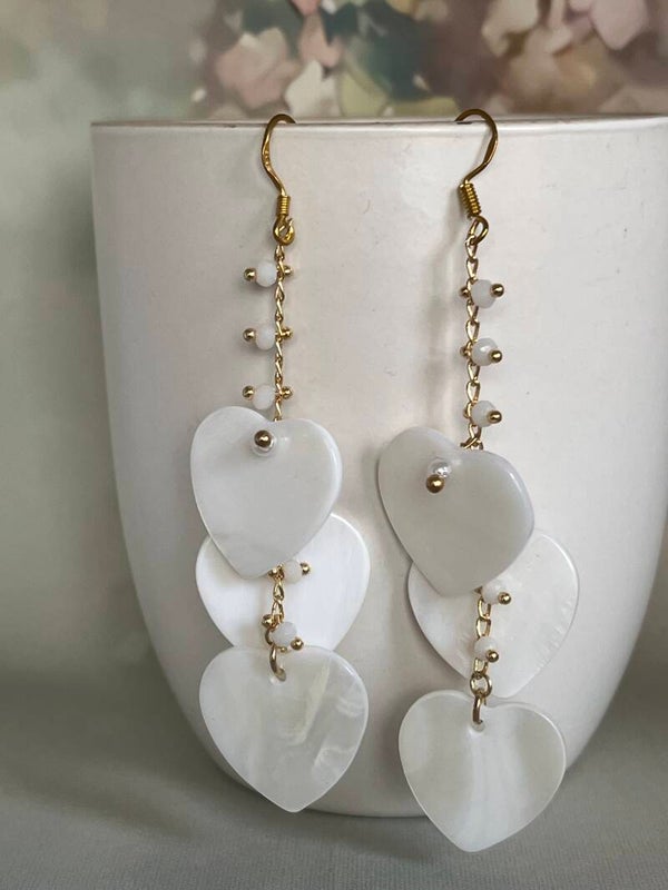 Rozenkrans ketting met witte schelp hartjes