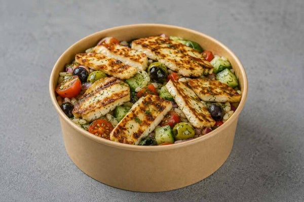 Sałatka z halloumi i makaronem orzo (1000 ml)