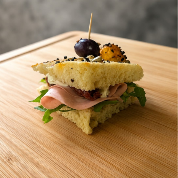 Mini foccacia mortadella, mozarella, 12 sztuk