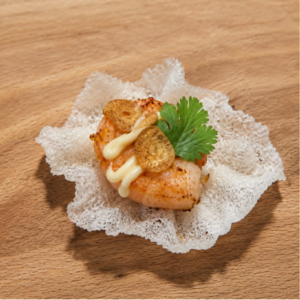 Papier ryżowy, nori, krewetka, smażony czosnek, japan mayo 12 sztuk