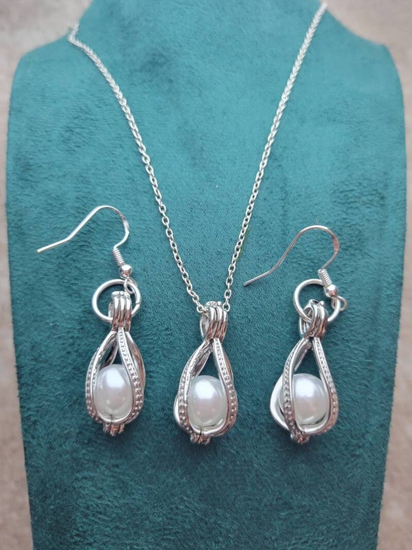 Wedding Pearl necklace and earings
