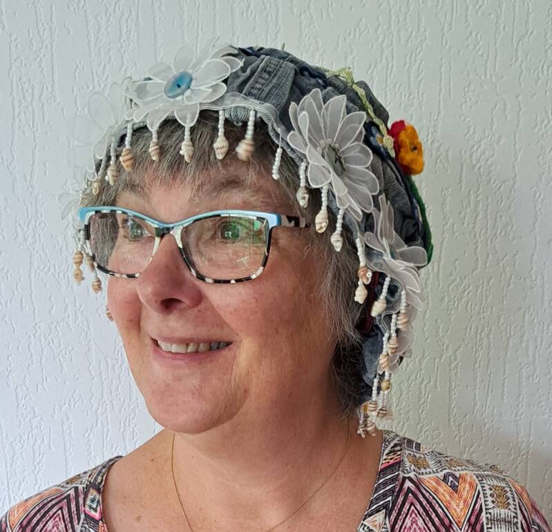 babyrokje wordt carnavalshoed