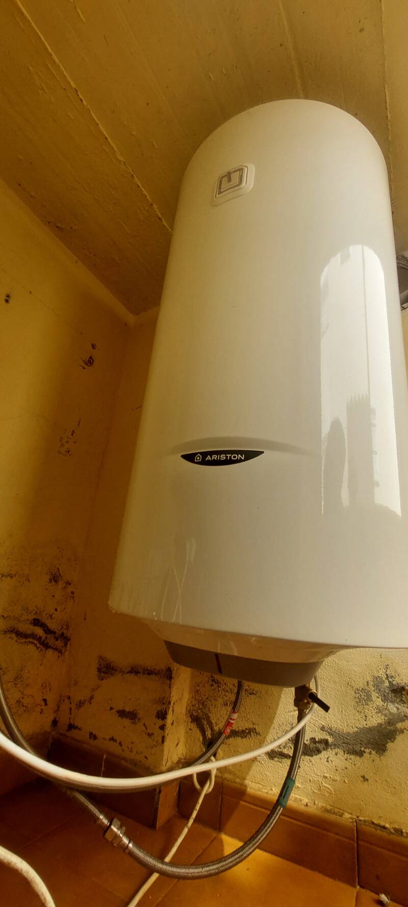 Ariston Pro R 100L water heater replacement completed in Ciudad Quesada by Fontanería Eduardo Quiroz
