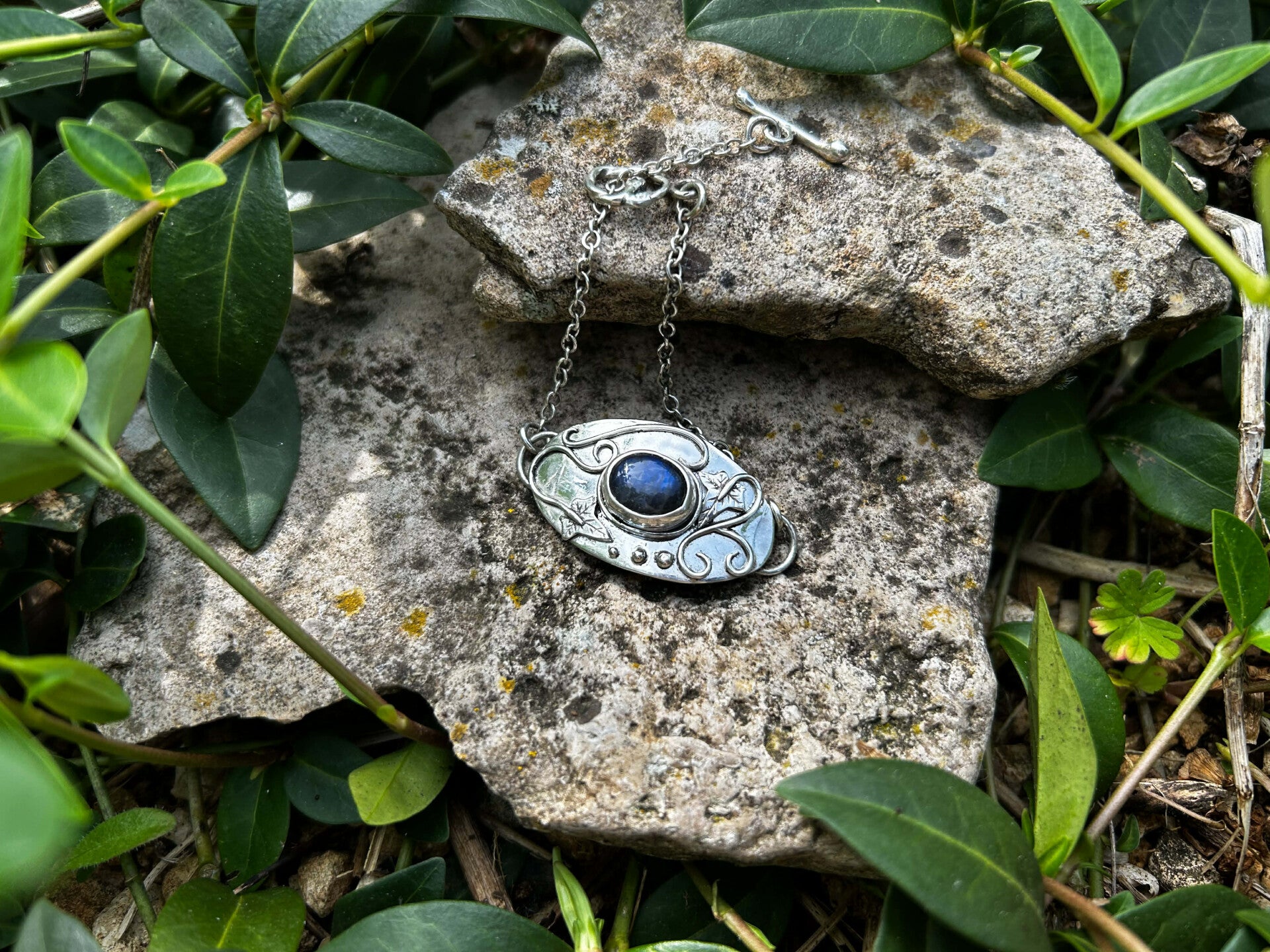 Bracelet elfique "Prï'sylna" - Labradorite bleue foncée et argent massif