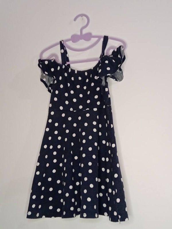 Robe noire à pois