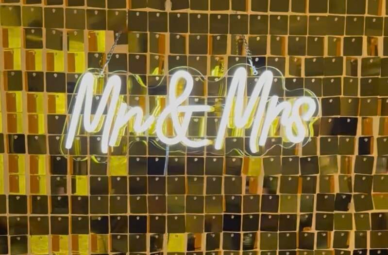 Mr and Mrs neon sign