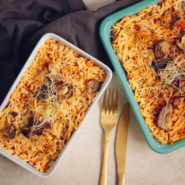 Orzo gratiné à la grecque, agneau aubergines et fêta