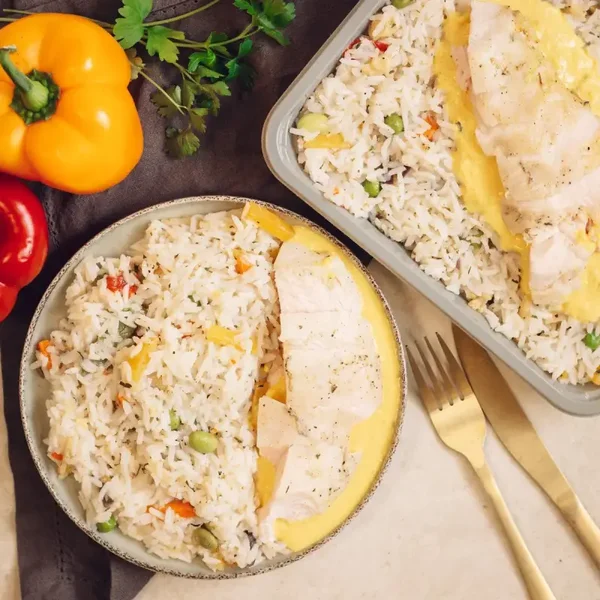 Poulet, sauce curry et riz à l’indienne