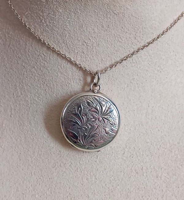 Silverhalsband med medaljong för foto