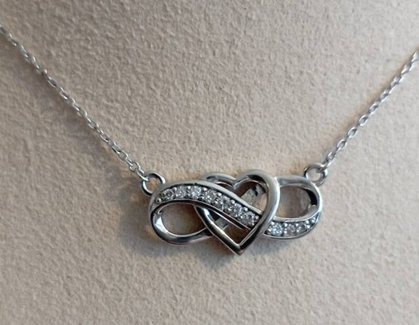 Halsband i silver och diamanter