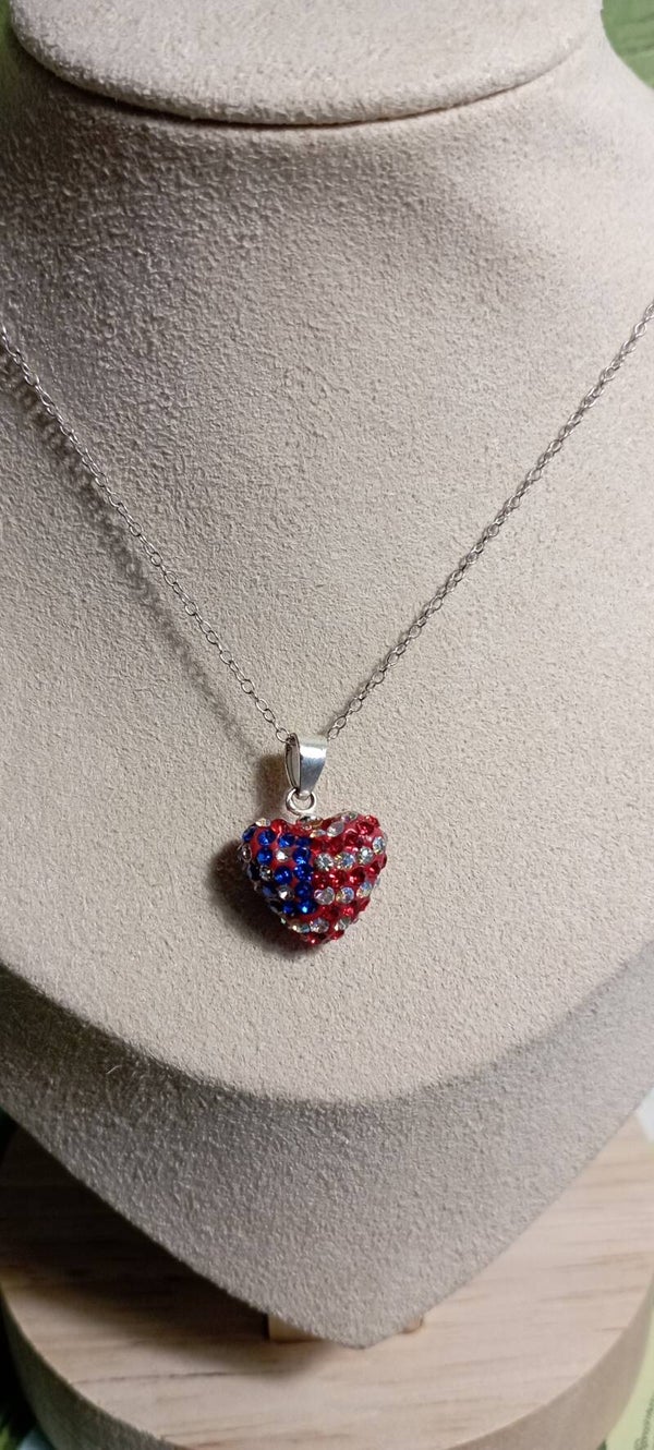 Halsband i silver med hjärtformat hänge