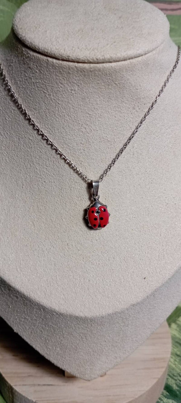 Halsband med nyckelpiga