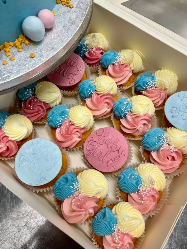 Gender reveal cupcakes