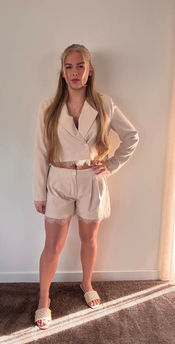 Two piece set kant creme