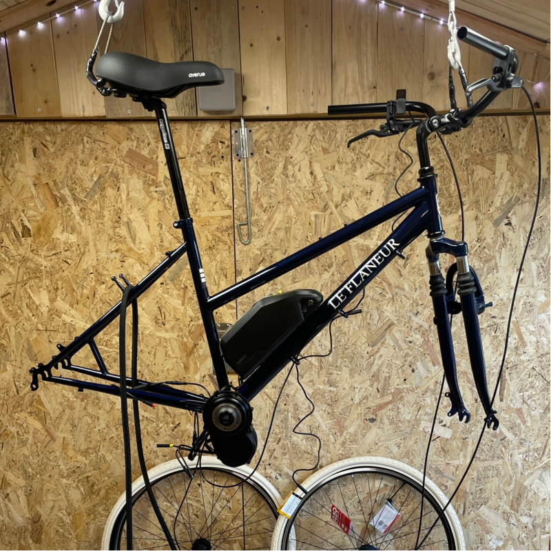 Conversion d'un vélo classique en vélo électrique sur-mesure dans l'atelier Matsbike à Joué-lès-Tours