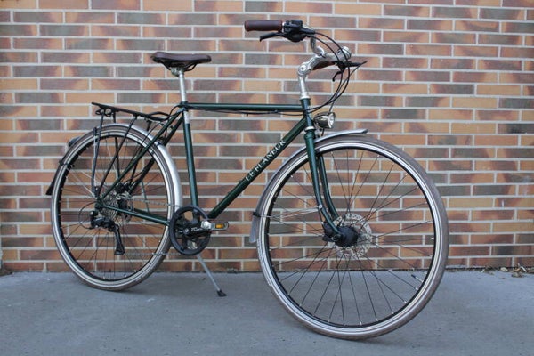 Vélo urbain élégant à freins à disque – léger, stylé et prêt pour la ville