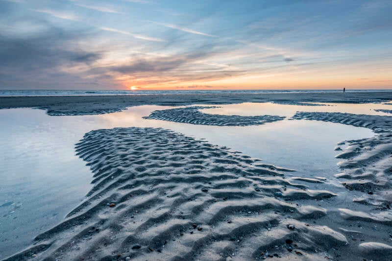 Hart in zandstructuur strand Westenschouwen