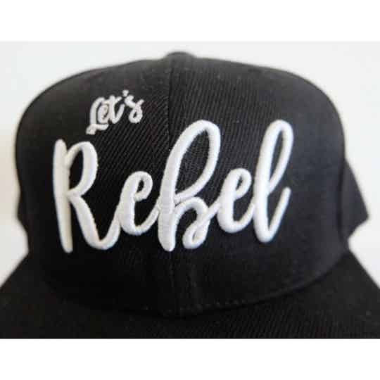 Let's Rebel Snapback geborduurd