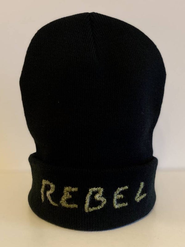 Beanie geborduurd REBEL