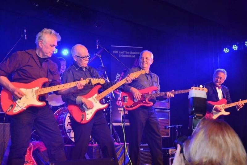 GASTOPTREDEN BIJ THE RED STRATS 2015