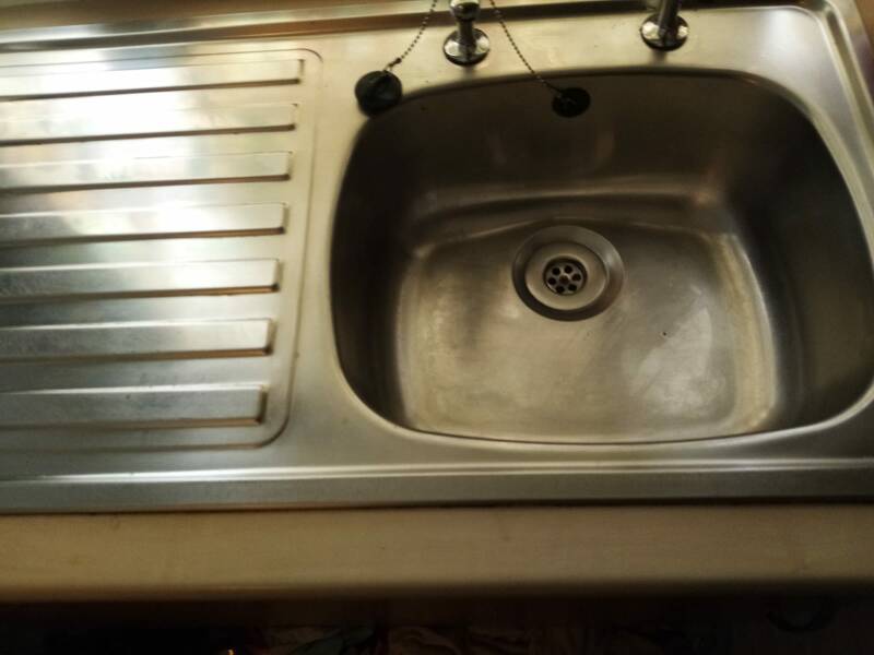 Clean kitchen sink