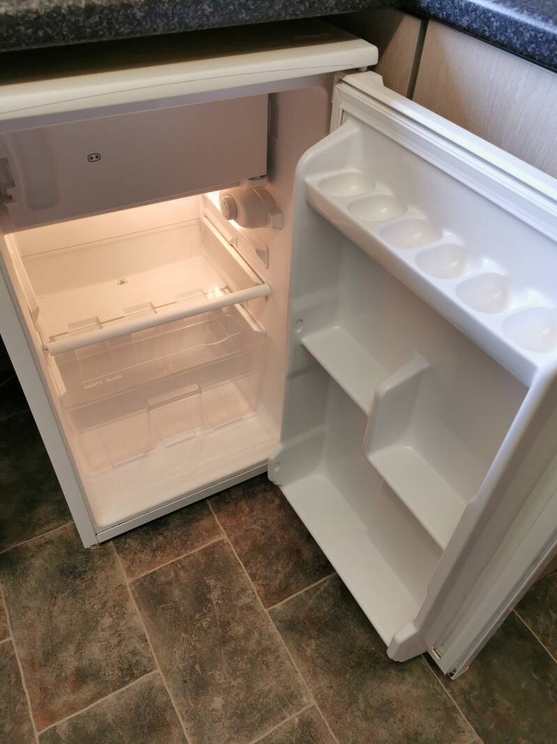 Clean fridge inside