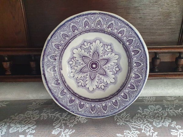 Diep bord Petrus Regout - Decor Tancrede paars