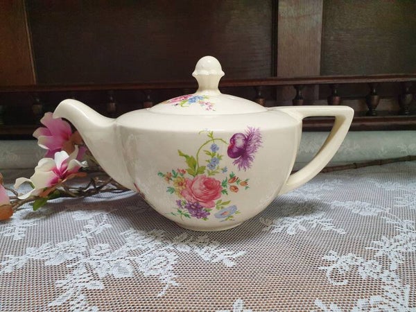 Theepot Petrus Regout - model Perle, decor paarse Iris/ Tulp