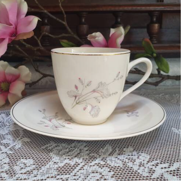 Kop & Schotel - Petrus Regout - Decor Grijze bladeren met rose accenten