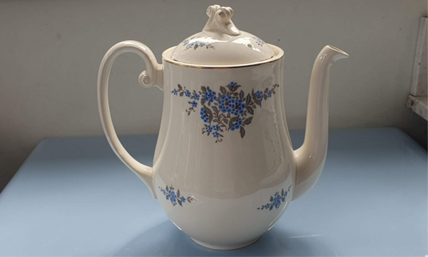 Koffiepot Boudewijn - Petrus Regout - Marianne decor 823 - Vergeet me nietje