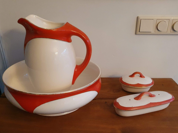 Lampetset Leeuwarden, Société Céramique wit met gouden rand en V oranje