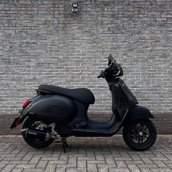 Vespa GTS 125 Super Sport - HPE 2023 - FULL BLACK