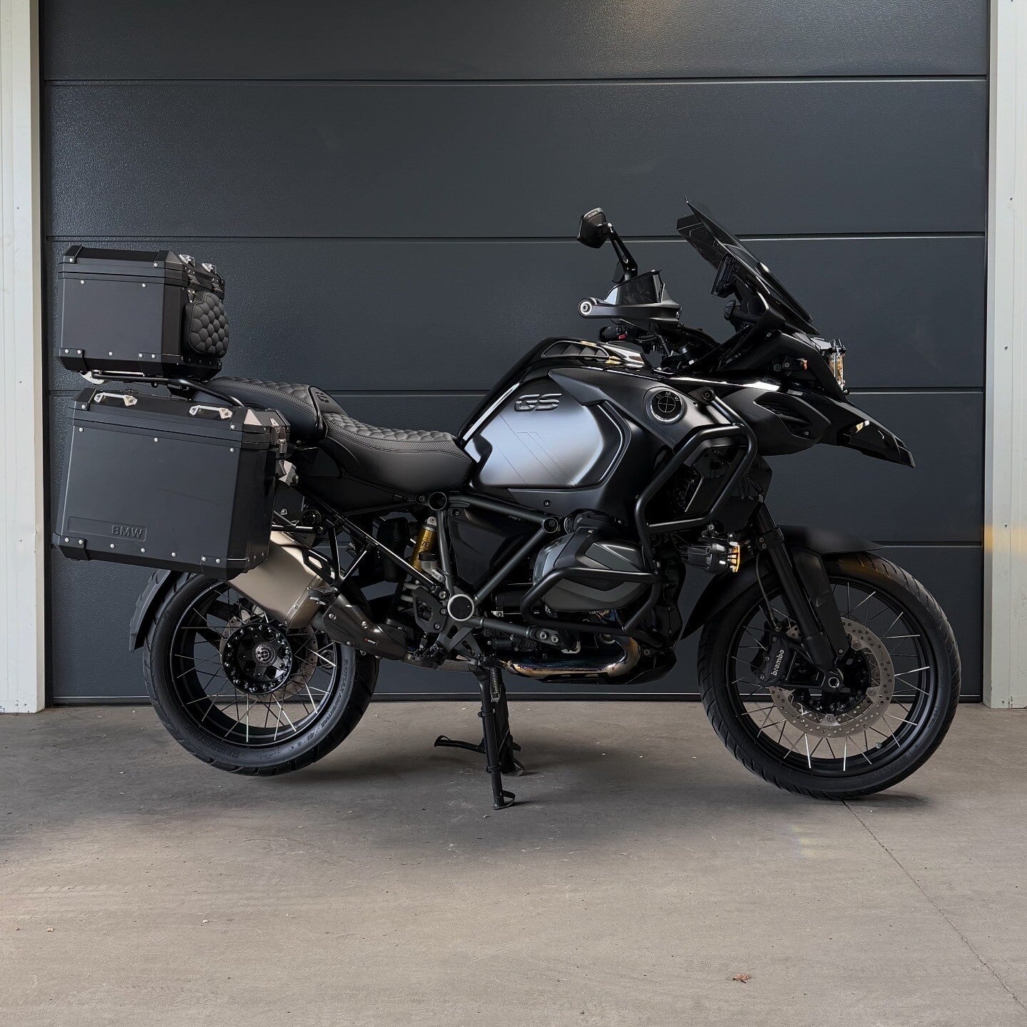 BMW R1250GS Adventure 2023 Custom Triple Black Full Option - Alle pakketten - Akrapovic