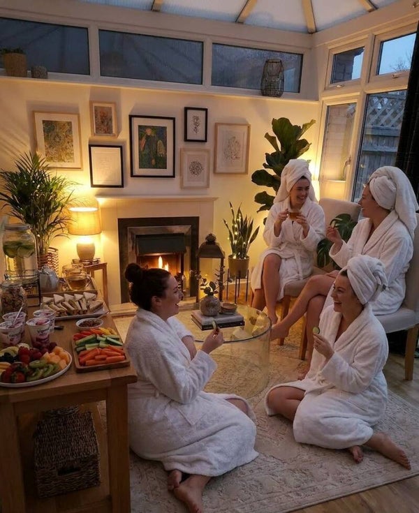 spa massages and jelly feet for 4 people
