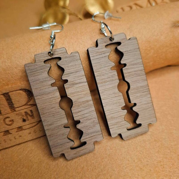 Echtholz Ohrringe | Echtholz Schmuck | "Klinge" | Schwarze Walnuss.