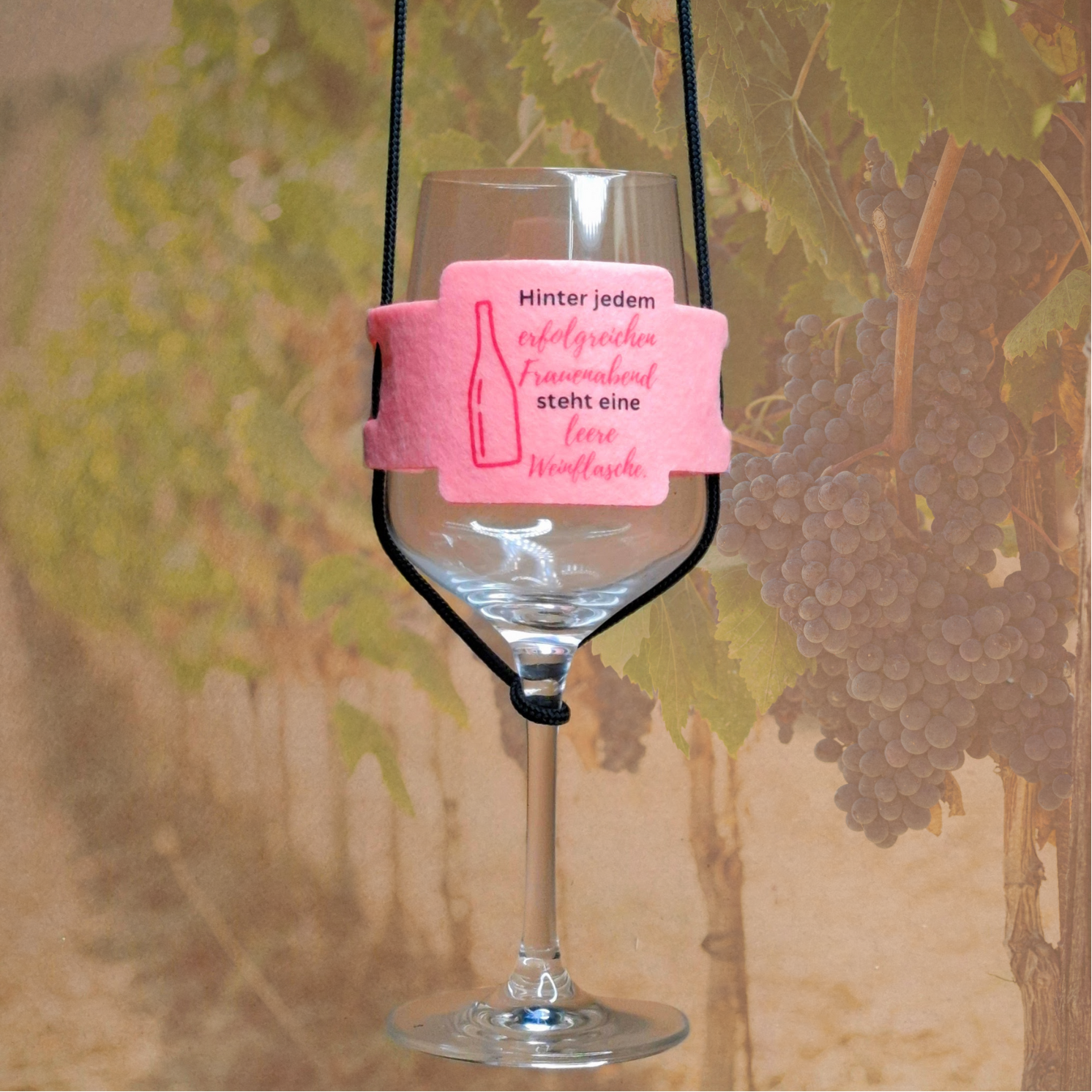 For Women and Girls Only - 1 Weinglashalter zum Umhängen in Rosa | DTF Gedruckte Glas Halter | Filz | mit Weinspruch Auswahl klar und deutlich