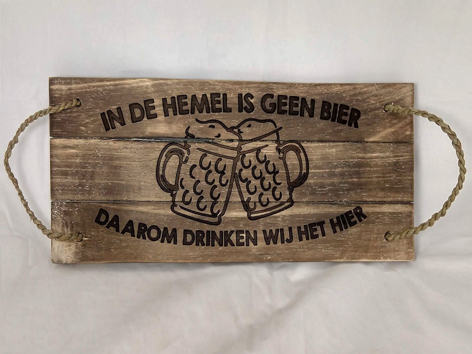 Tekstbord/ dienblad in de hemel is geen bier