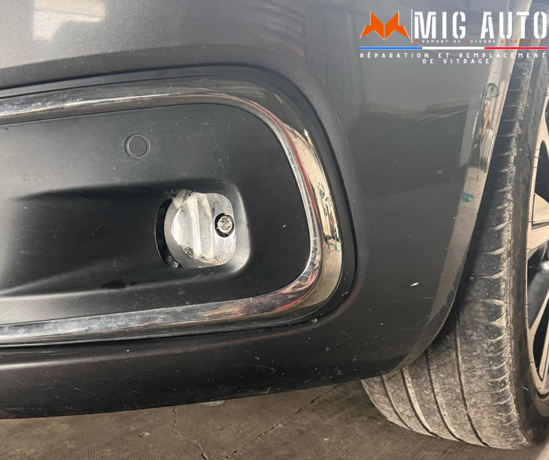 Remplacement anti-brouillard d'occasion pour cette Citroen C4 Picasso @MIG AUTO