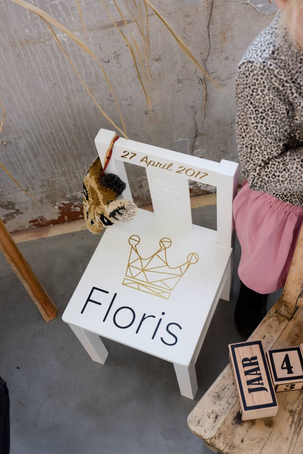 Stoeltje met naam of geboortekaartje