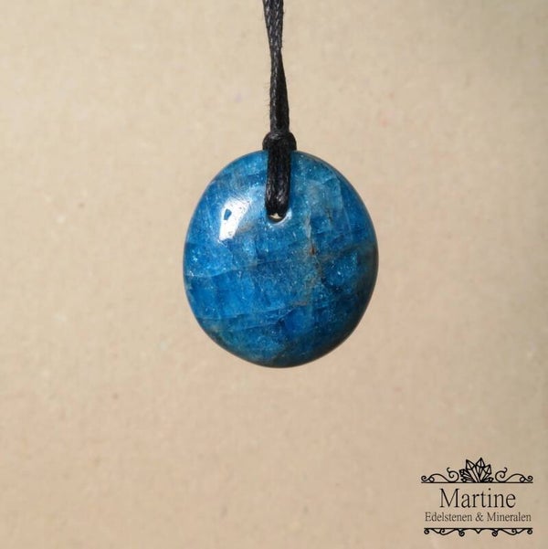 Apatiet amulet hanger.