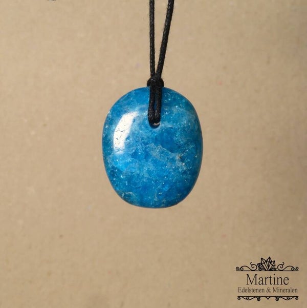 Apatiet amulet hanger.